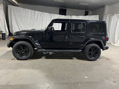 Used 2022 Jeep Wrangler Unlimited Sahara AWD/4WD image 4