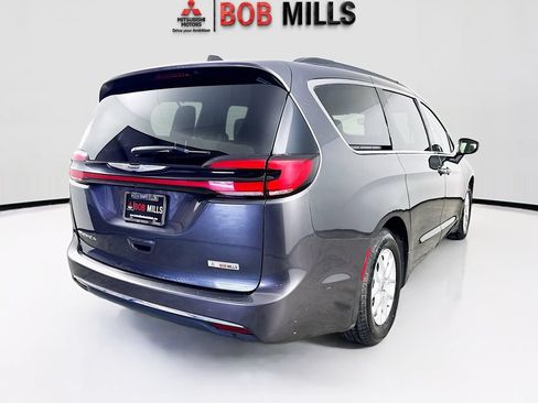 Used 2022 Chrysler Pacifica Touring-L FWD image 7
