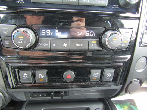 Used 2021 Nissan Titan PRO-4X w/ Pro-4x Convenience Package image 38