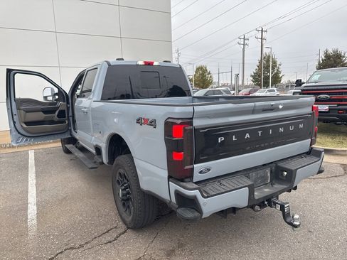 Used 2025 Ford F250 Platinum w/ Platinum Plus Package image 9