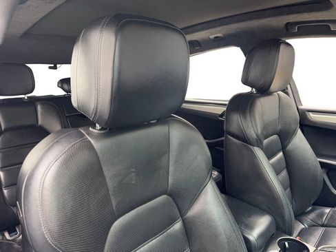 Used 2015 Porsche Macan Turbo image 44
