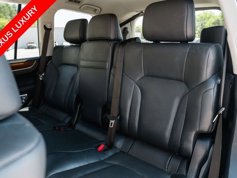 Used 2021 Lexus LX 570 4WD w/ Luxury Package image 28