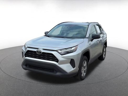Used 2025 Toyota RAV4 LE AWD/4WD image 5