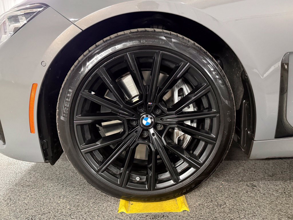 Used 2022 BMW 750i xDrive w/ Executive Package AWD/4WD image 16