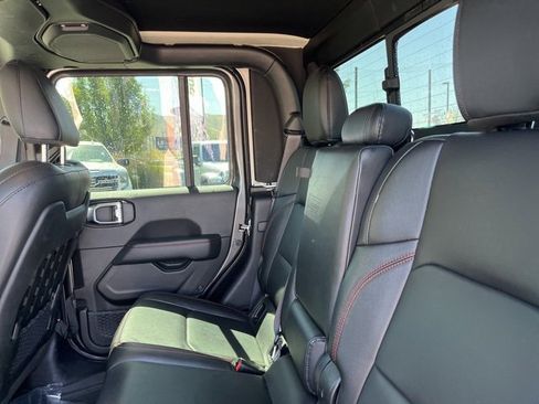 Used 2023 Jeep Gladiator Rubicon w/ Cold Weather Group image 15