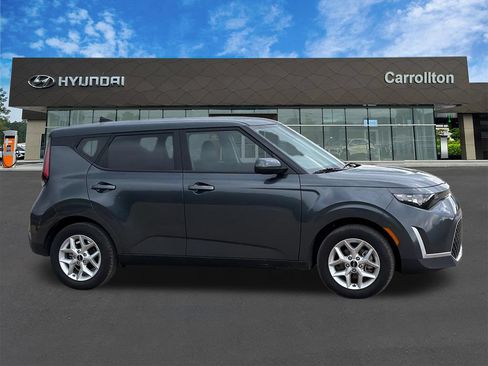 Used 2025 Kia Soul LX w/ LX Technology Package FWD image 4
