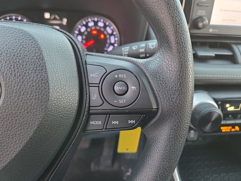Used 2020 Toyota RAV4 LE image 19