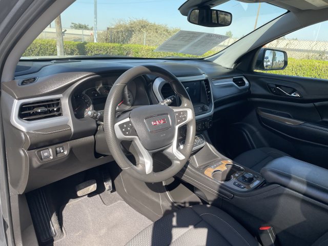 Used 2021 GMC Acadia SLE w/ Driver Convenience Package FWD image 10