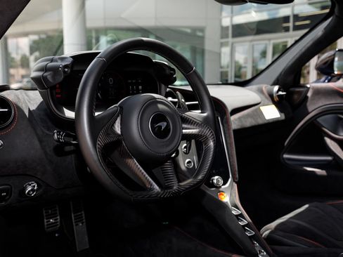 Used 2025 McLaren 750S RWD image 57
