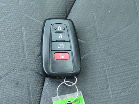 Used 2021 Toyota RAV4 XLE image 25