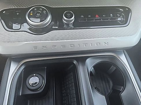Used 2025 Ford Expedition Max Active AWD/4WD image 26