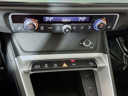 Certified 2025 Audi Q3 2.0T Premium image 15