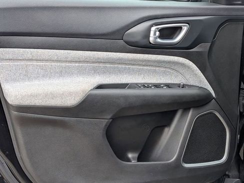 Used 2023 Jeep Compass Latitude image 14