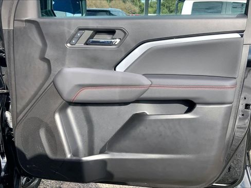 Certified 2024 Chevrolet Colorado Z71 w/ LPO, Dark Essentials Package image 22