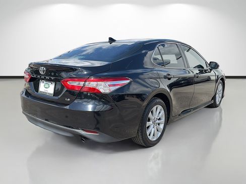 Used 2019 Toyota Camry LE FWD image 5