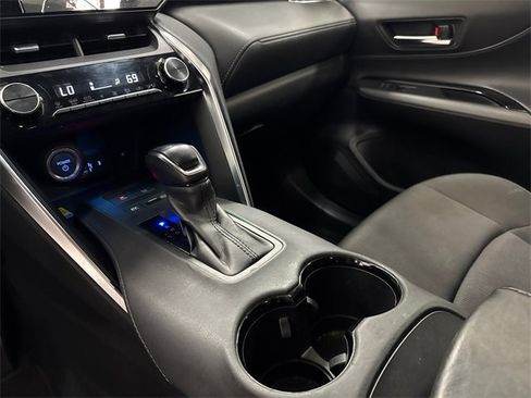 Used 2021 Toyota Venza LE image 17