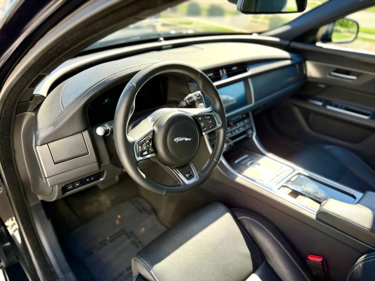 Used 2018 Jaguar XF S AWD/4WD image 11