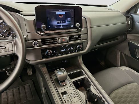 Used 2024 Nissan Pathfinder S image 25