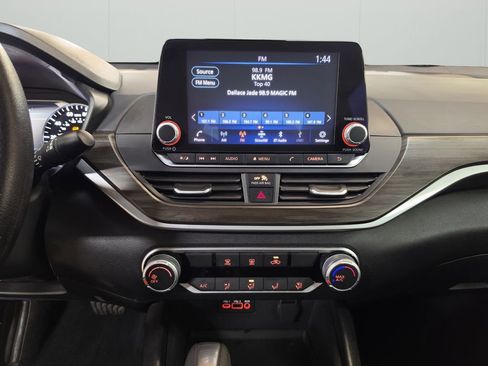 Used 2025 Nissan Altima 2.5 SV FWD image 20