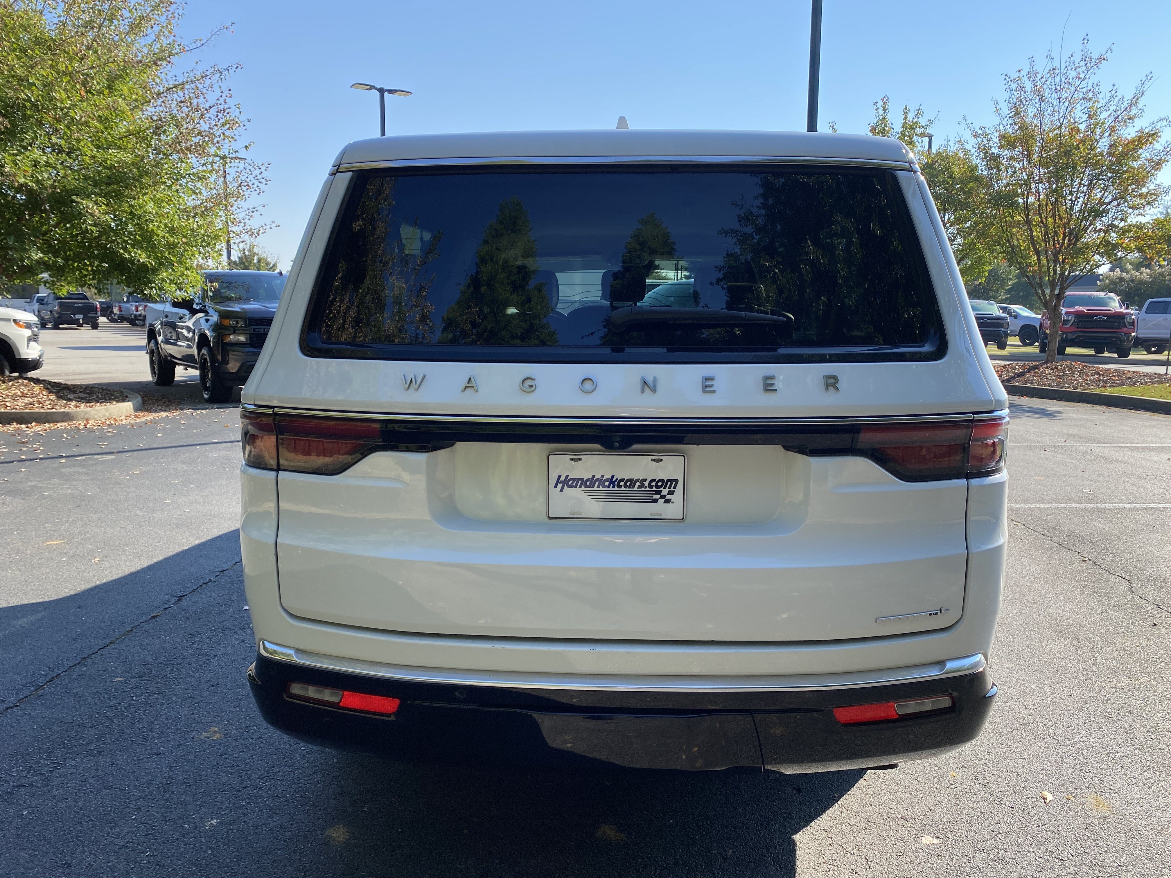 Used 2023 Jeep Wagoneer L Series II RWD image 8