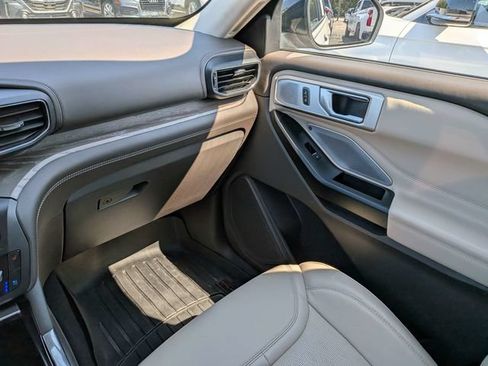 Used 2020 Ford Explorer Platinum w/ Premium Technology Package AWD/4WD image 18