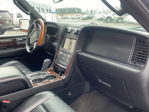 Used 2017 Lincoln Navigator Select image 42