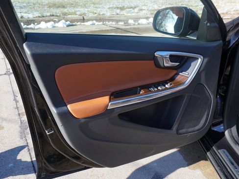 Used 2014 Volvo S60 T5 image 32