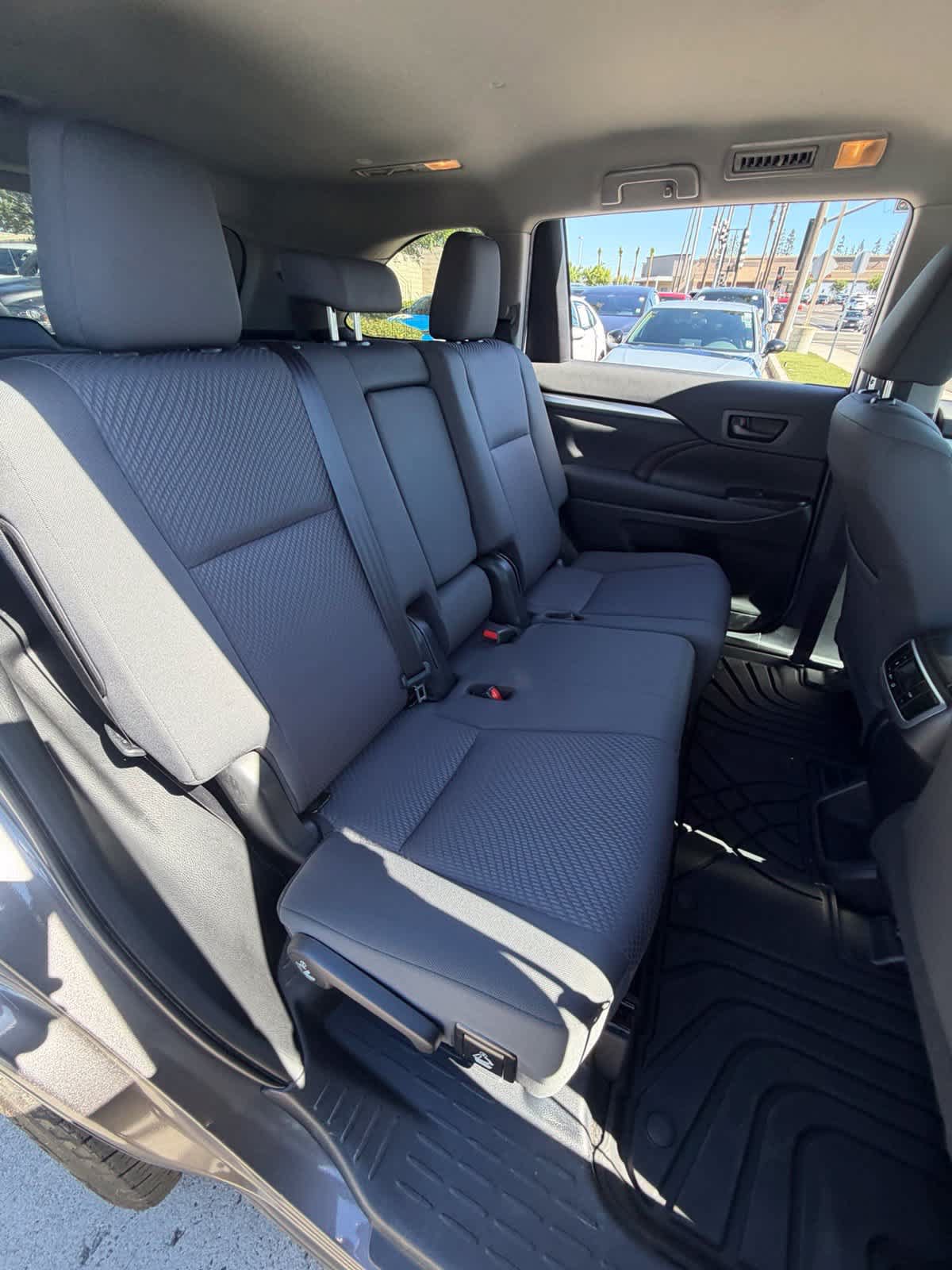 Used 2019 Toyota Highlander LE FWD image 14