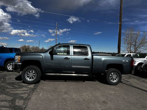 Used 2009 Chevrolet Silverado 2500 LT w/ Exterior Plus Package image 2