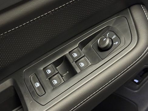 New 2026 Volkswagen Atlas Cross Sport SE image 18