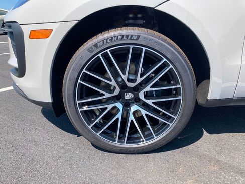 Used 2025 Porsche Macan image 6