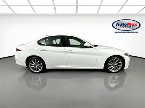 Used 2022 Alfa Romeo Giulia Ti image 10