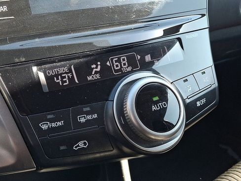 Used 2017 Toyota Prius V Two image 15