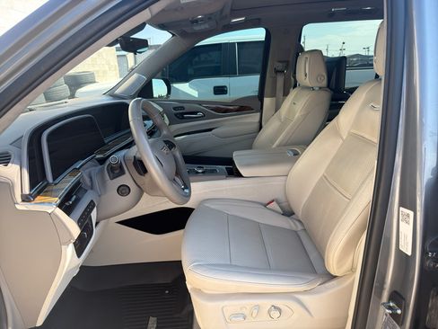 Used 2022 Cadillac Escalade Sport Platinum w/ Heavy-Duty Trailer Package AWD/4WD image 6
