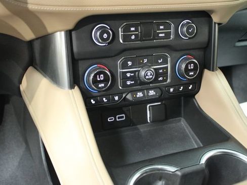 Used 2021 Chevrolet Tahoe Premier AWD/4WD image 19
