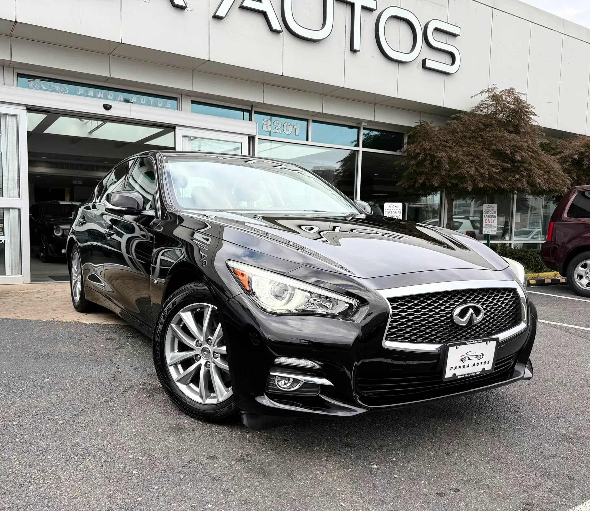 Used 2015 INFINITI Q50 Premium w/ Navigation Package AWD/4WD image 1