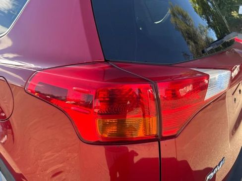 Used 2014 Toyota RAV4 LE AWD/4WD image 10