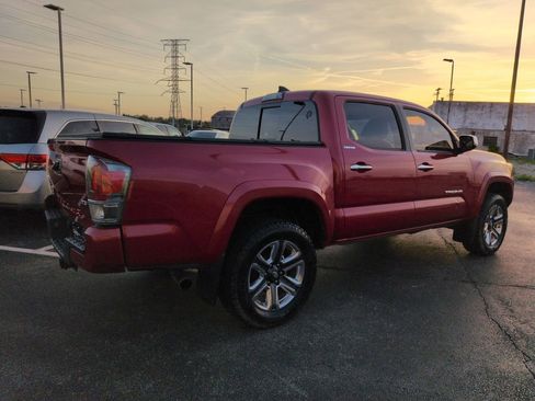 Used 2017 Toyota Tacoma Limited w/ Tow Package image 5