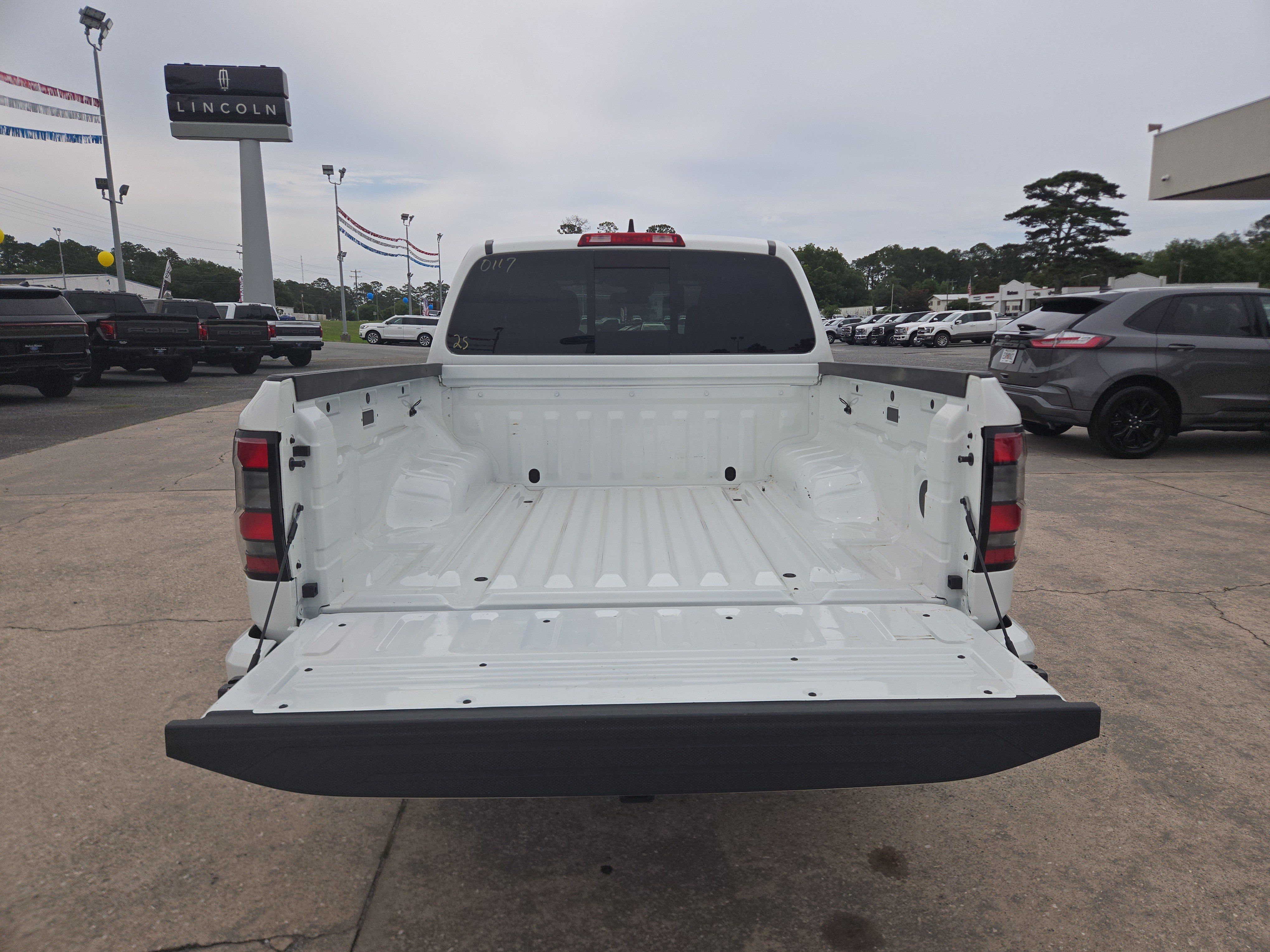 Used 2025 Nissan Frontier Pro-X w/ Tow Package RWD image 8
