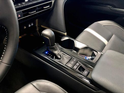 Used 2025 Toyota Camry SE image 20