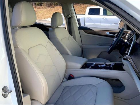 Used 2024 Volkswagen Atlas SE image 7