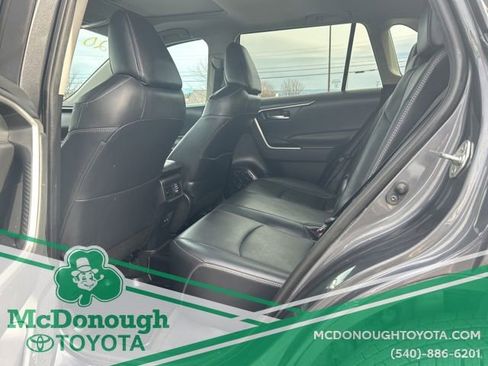 Used 2020 Toyota RAV4 XLE Premium image 12