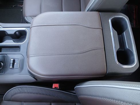 Used 2025 GMC Sierra 1500 Denali w/ Technology Package AWD/4WD image 49