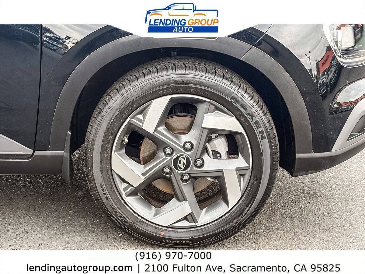 Used 2023 Hyundai Venue SEL FWD image 9