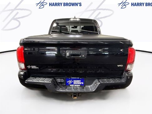 Used 2018 Toyota Tacoma TRD Off-Road AWD/4WD image 30