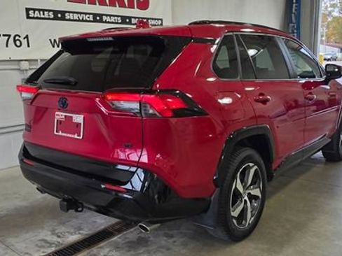 Used 2021 Toyota RAV4 SE image 8