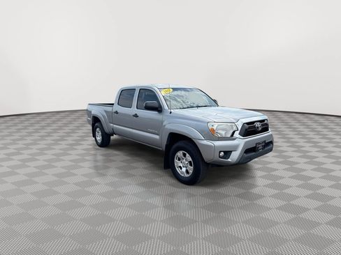 Used 2015 Toyota Tacoma 4x4 Double Cab w/ SR5 Package image 2