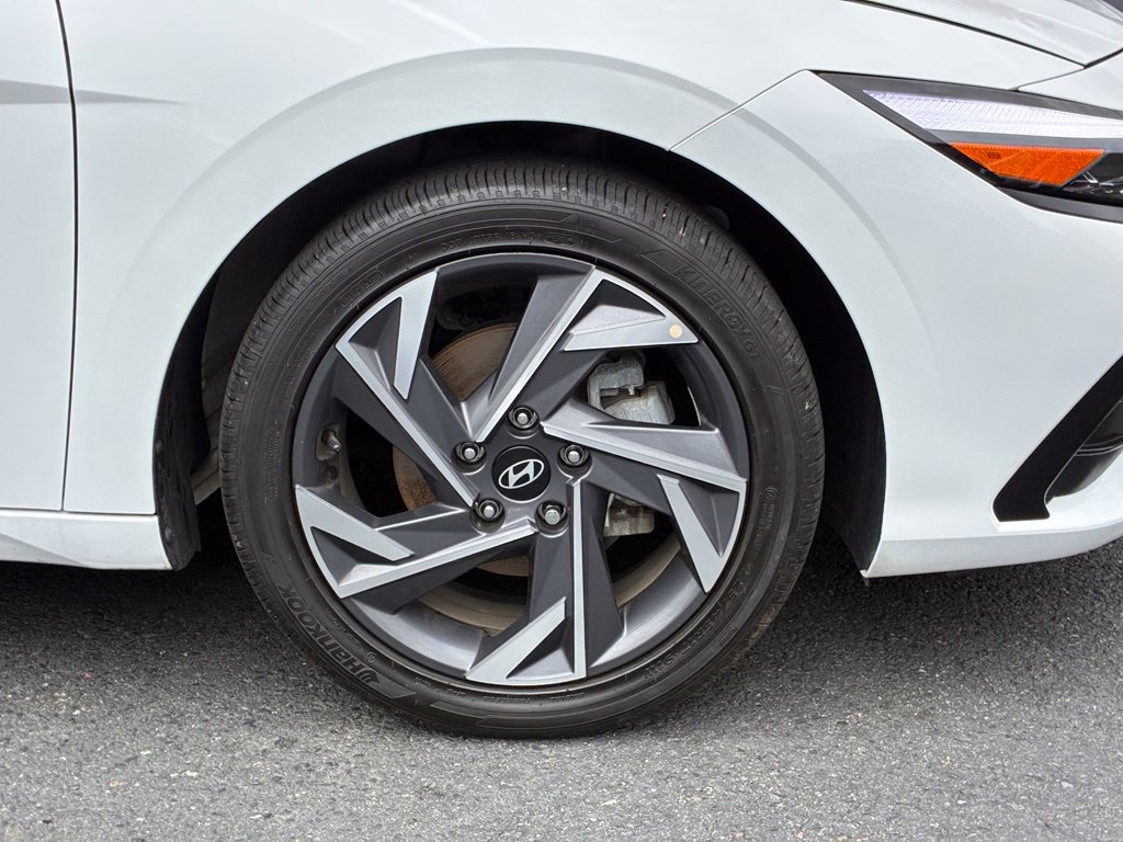 Certified 2025 Hyundai Elantra Limited FWD image 51