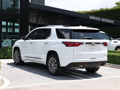 Used 2023 Chevrolet Traverse Premier FWD image 5