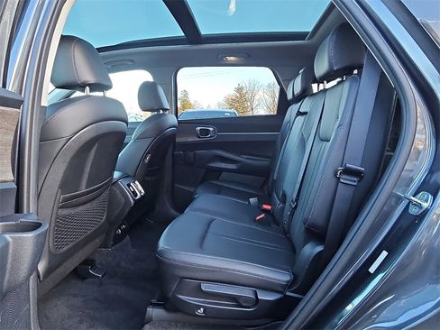 Certified 2022 Kia Sorento S w/ Panoramic Sunroof Package image 12